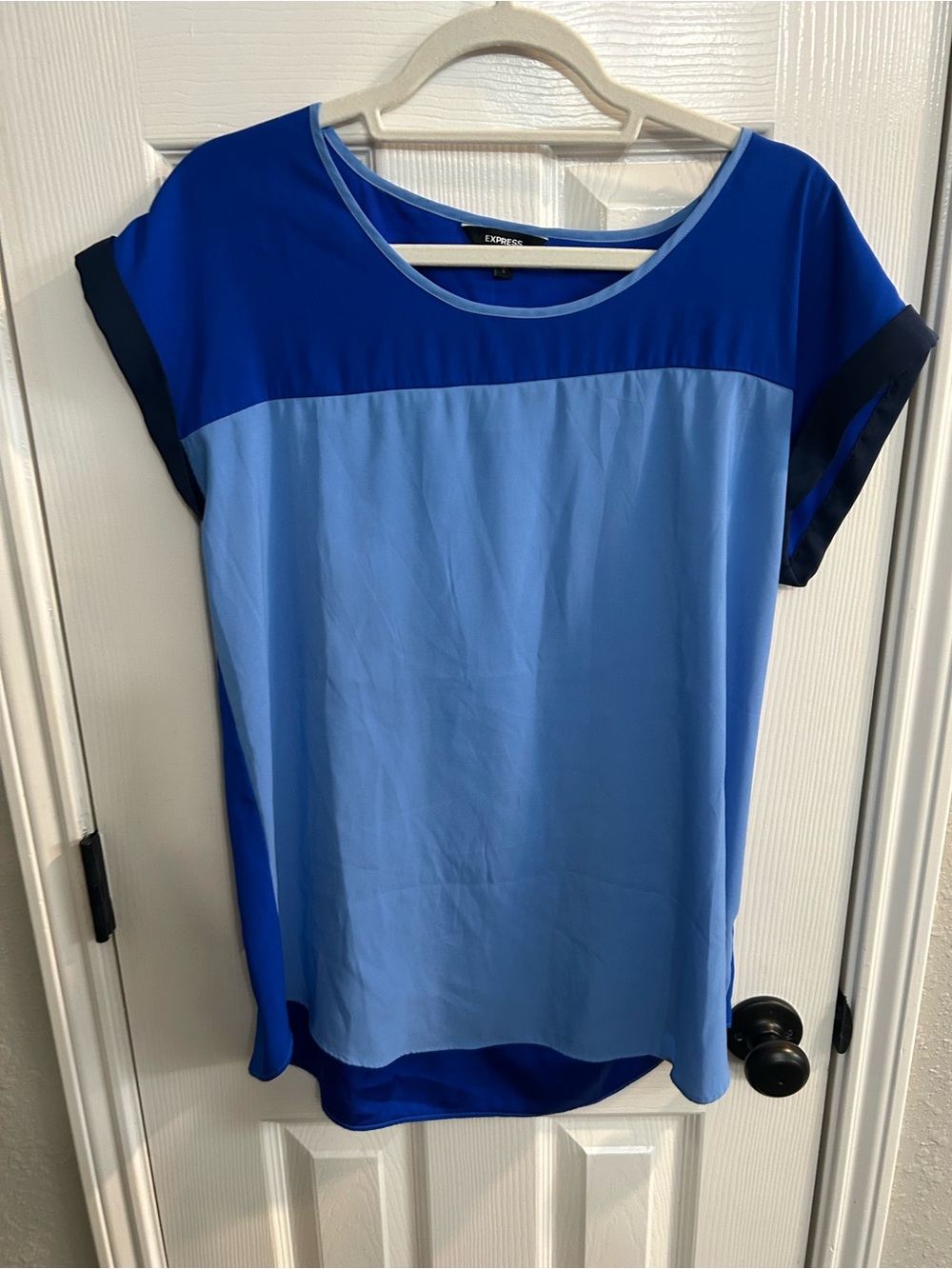 Express women’s large blue color block short sleeve blouse